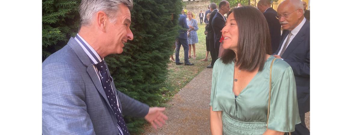 Audrey Imbert avec Hervé Lemoine, Directeur du Mobilier national et des manufactures des Gobelins, de Beauvais, de la Savonnerie et des ateliers nationaux de dentelle